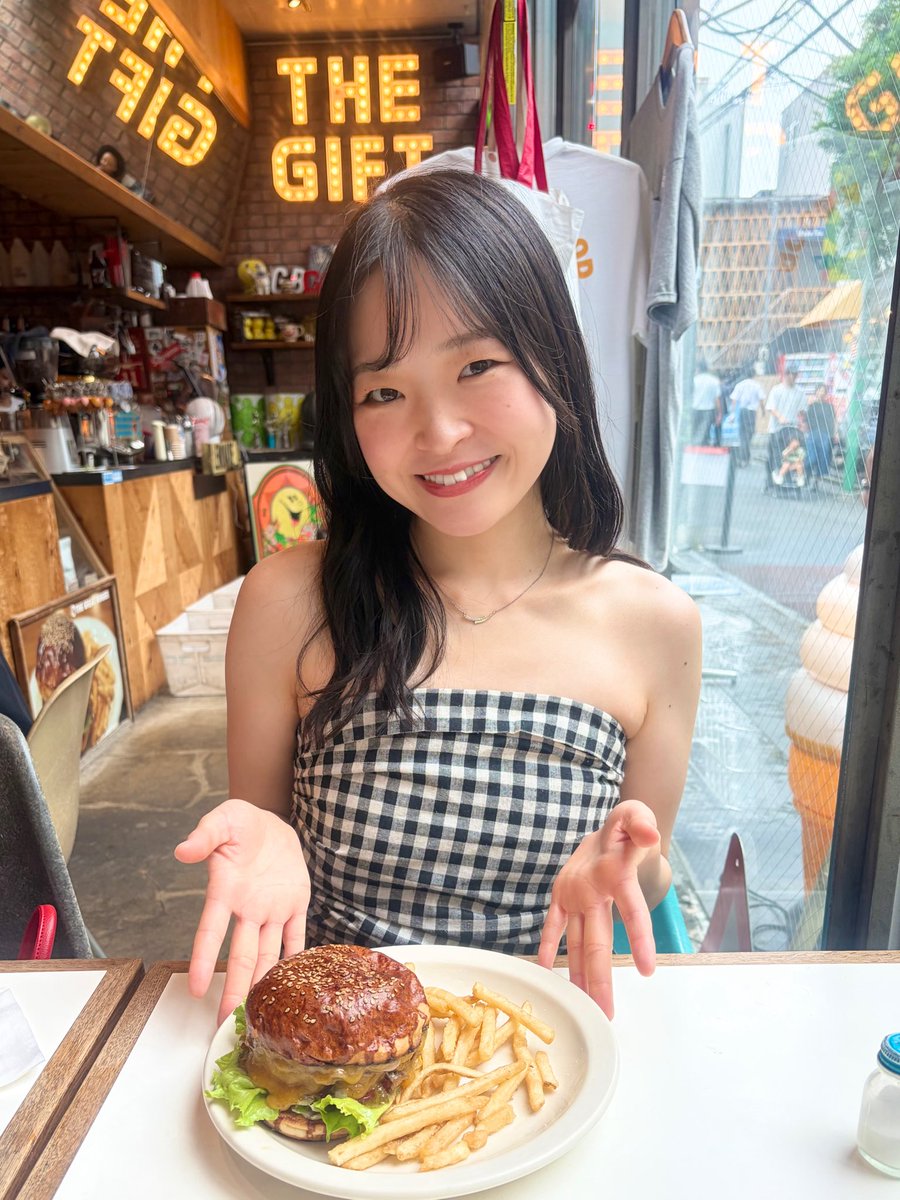 04maria_s's tweet photo. お父さんの誕生日に
家族でランチしたよっ︎🍔 https://t.co/TXHYvaZ4cf