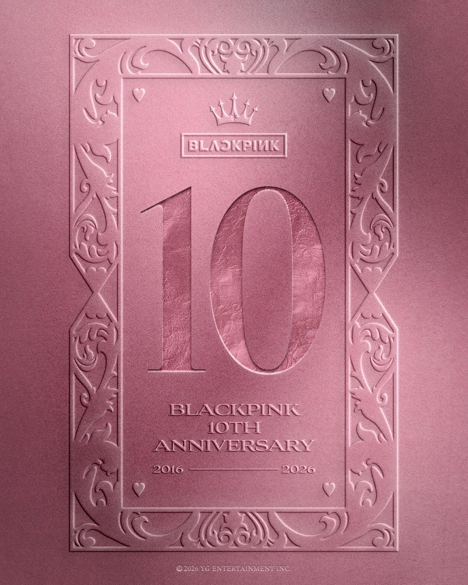 npomvtt's tweet photo. 🚩 Foi reportado que o comunicado da YG Ent. alegando que a equipe passou meses preparando o aniversário do BLACKPINK e que os planos foram frustrados pelas integrantes não corresponde à realidade.

Segundo a mídia coreana, a empresa só começou a se movimentar para encontrar um lugar para o evento no dia 29 de julho (9 dias antes) e enviou o email de confirmação apenas no dia 7 de agosto (dia anterior). O museu onde foi realizado o evento teria confirmado sua disponibilidade no dia 3 e ficado esperando uma resposta da empresa, que demorou até a véspera do aniversário. O museu, então, precisou reorganizar sua logística de exposições de última hora.