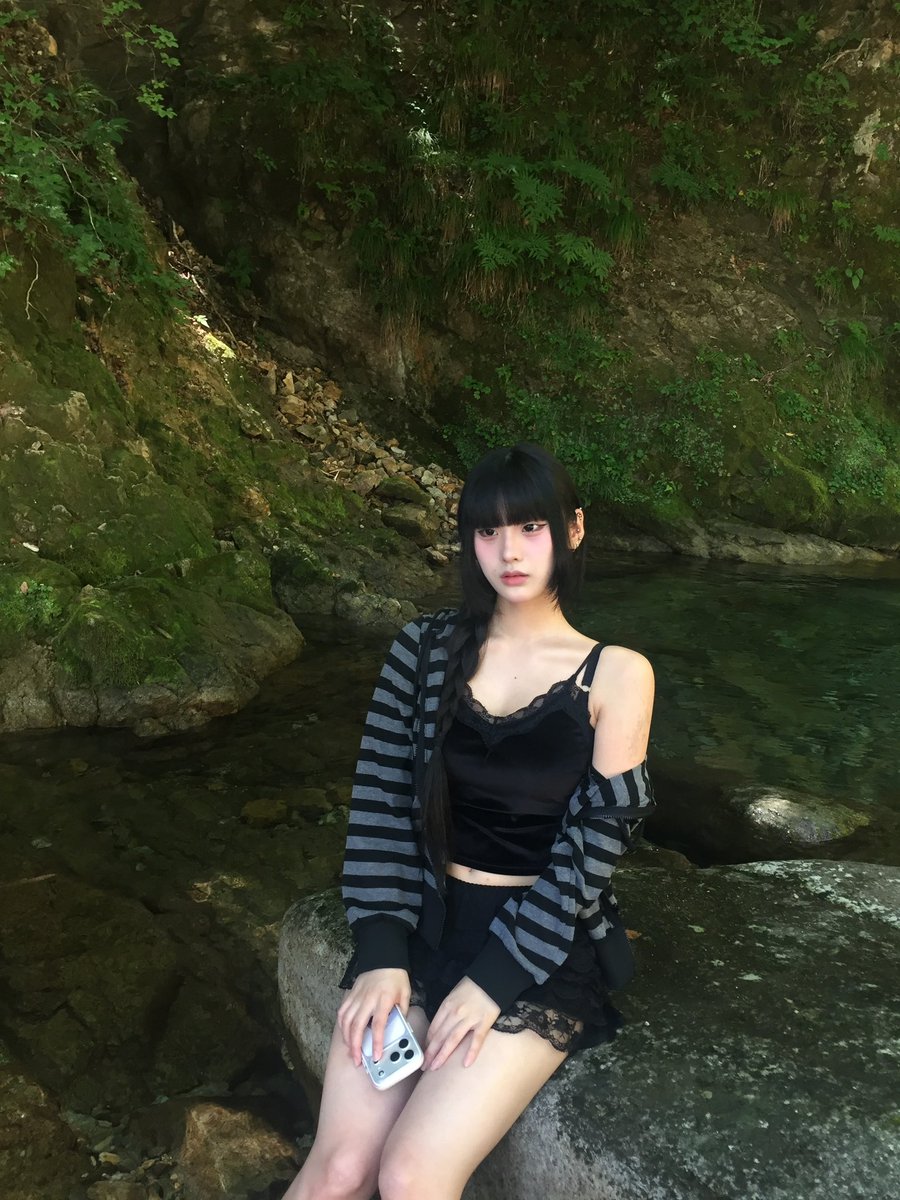 vivi_cosmoch's tweet photo. ←Instagram                         Twitter→ https://t.co/hfMyLj8kvi