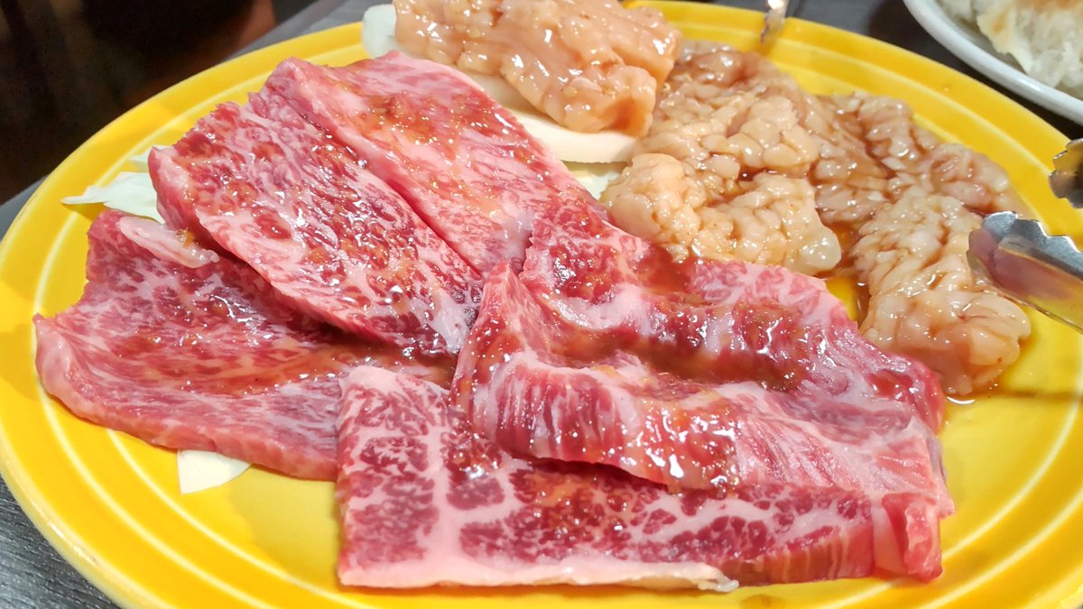 okojosan22's tweet photo. 昨日のお寿司と今日の餃子&amp;焼肉 https://t.co/a0odY459Wn