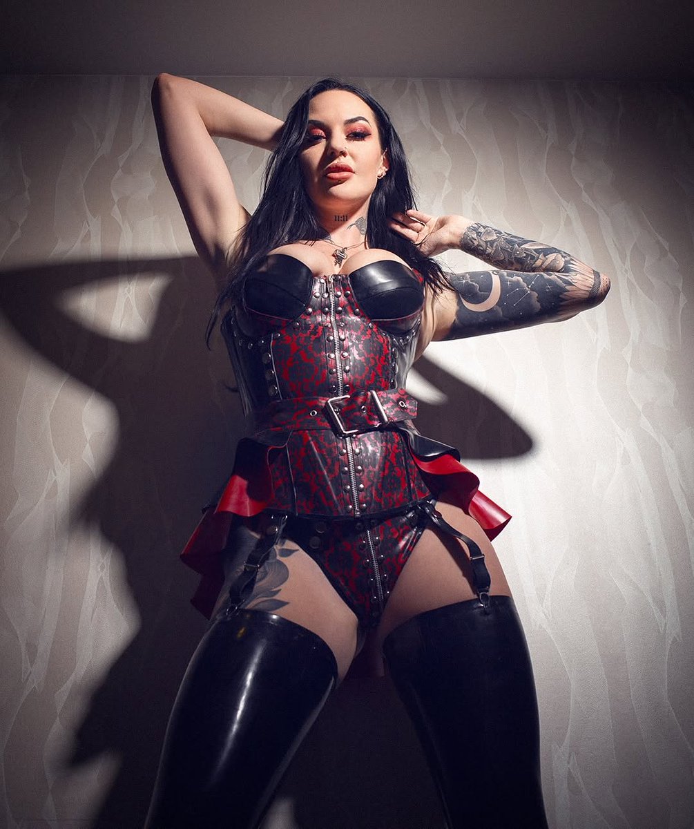 poer_kelleck's tweet photo. The Goddess.

Photographer: @
Outfit: https://t.co/BsAh57oVeE