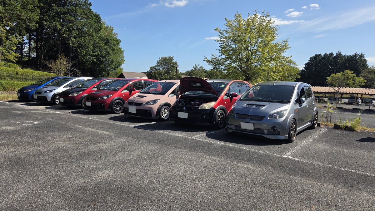 RALLI____R's tweet photo. 8/11　コルトオフIn津山
コルト14台その他車種4台の計18台が今年は来てくださいました🙇‍♂️
はじめましての方もお久しぶりの方も遠くから本当にありがとうございました！
沢山の方とお話しできてとても楽しい1日でした♪
少しでもいい思い出になっていれば嬉しいです！
本当にありがとうございました🙇‍♂️ https://t.co/kMwS7YMShg