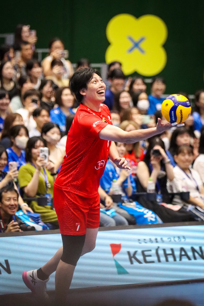 toray_i's tweet photo. サーブの写真だけで、このイベントがいかに楽しいか伝わる
#米山裕太
#越川優
#GORILASTMATCH https://t.co/MNWA4jxgfh