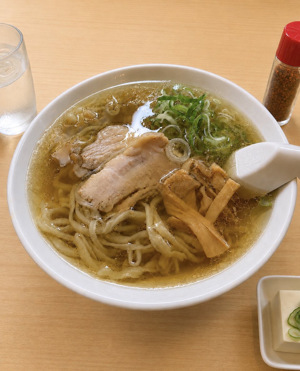 kcoueq's tweet photo. 今日疲れて帰って
きたのに夜食で腹が立ったので配信します。

妻が私に愛情を込めて
作ったのはなんと横浜のラーメンの鬼と呼ばれた佐野実氏の「佐野ラーメン」のインスタント袋麺らしい…🤔

そうか大切な旦那様と
呼ばれたか…🤣👍✨

うーん香りが何とも
wonderful🩷🩷🩷🩷

いっただきまーす❣️🤣

ところが油ぎっていて
クッソ不味いのだ💢
辛いし…🤢

麺も何だか太麺で、
だら〜んとしていて
とにかく後味が悪く
胃がもたれておえー🤮

しかし、確かに佐野
ラーメンと書いてある…😓
これはもしかして、ただの名前が一緒の無名の佐野さんのラーメンじゃないのかよ…😫

アイツまた騙されて大量に買ってあるなと思ったら案の定…😩
本当に馬鹿だなアイツ…😩
まぁ、昔からそんな奴ですわ…😭🍜