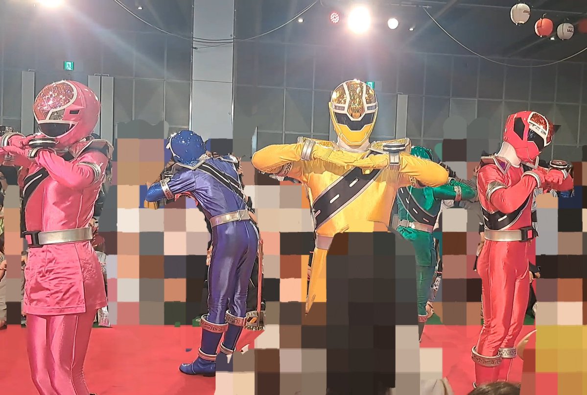 benikoaka's tweet photo. ゼッツマイスバトンタッチイベ前にスーパーヒーロー夏祭りに行ってきた
キラメイジャーに会いたかった❗
大西さんのLIVEのときに出るかなと思ったけど出なかったのでリベンジ
ジュウオウジャーも好きよ
キラメイの位置だし為朝側だしラッキー✨ https://t.co/zZAUo5D6nM