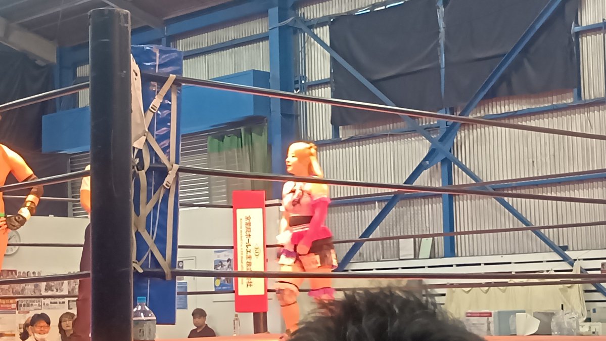 Spxpro4126's tweet photo. 2AWビアガーデンプロレス観戦④
【ドリンキングエニウェアフォールルール】
笹村あやめ選手、水鉄砲も水風船も巧みに使い相手選手を翻弄。
高いところからで試合を終わらせなくてちょっとちょっとよかった
#2AW
#2AWビアガーデン
#笹村あやめ https://t.co/TUeeQ12cZj