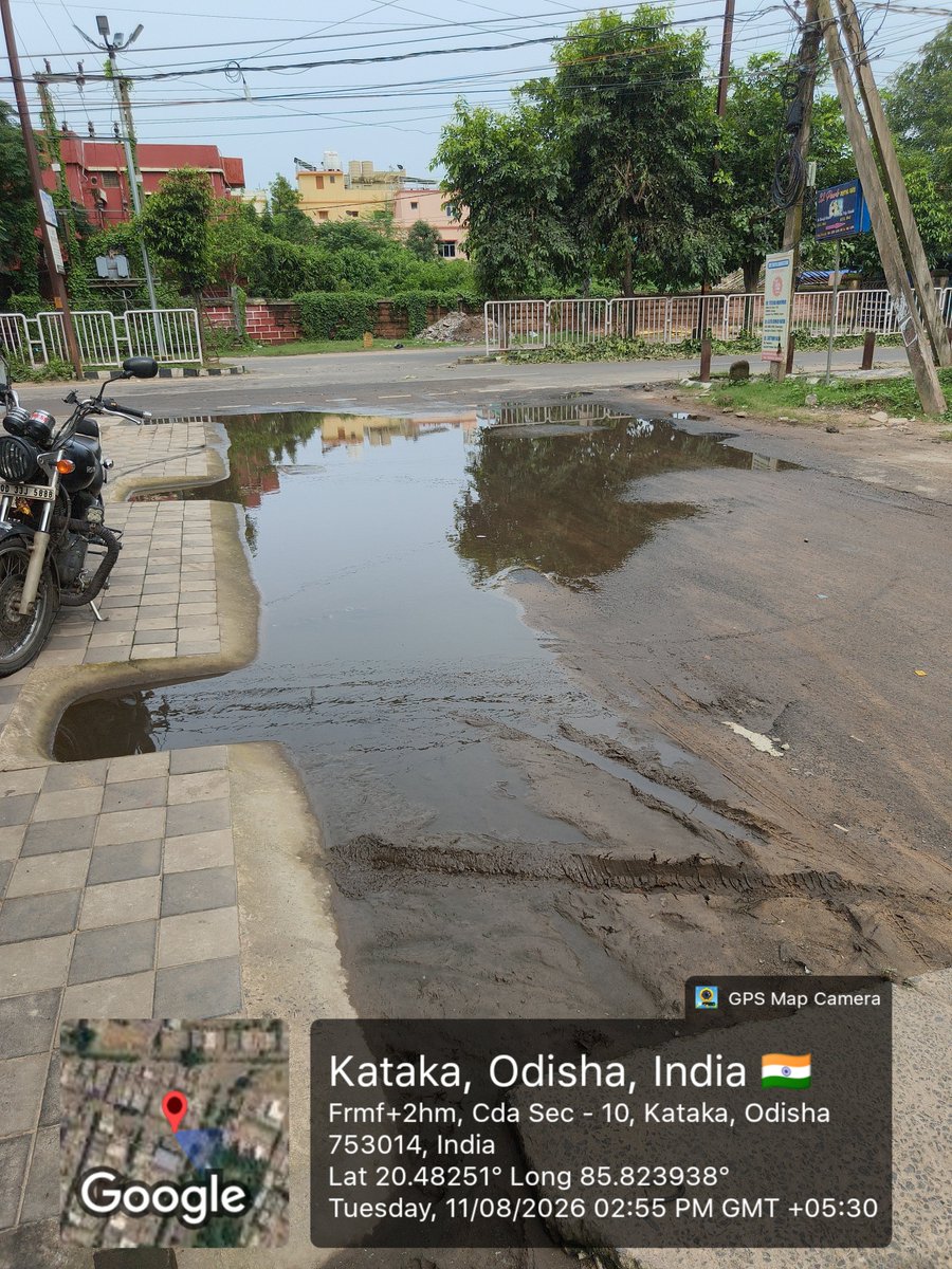 ArupSamal's tweet photo. 🚨 Cuttack Municipal Corporation, please act!
Waterlogging and poor road condition at CDA Sector-10 have continued for nearly 2 months. Residents and commuters are facing daily inconvenience.
Please inspect and resolve this issue urgently #Waterlogging @KMCKataka https://t.co/Y2rtNfysUa