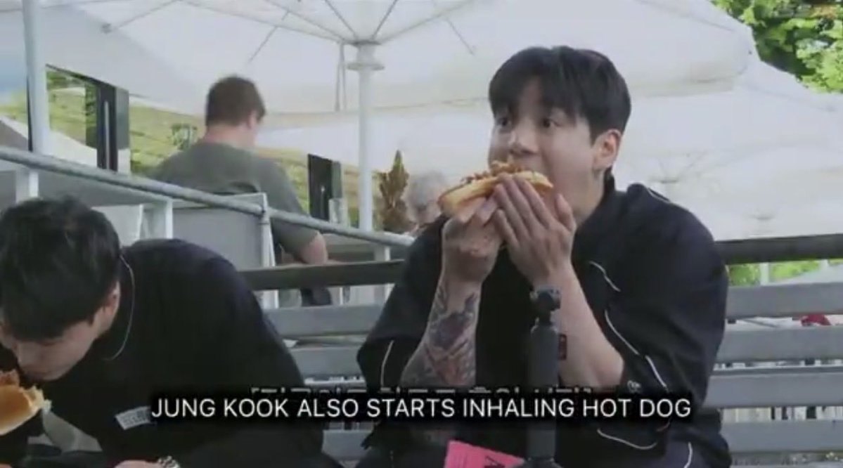 roundiekku's tweet photo. "Inhaling hotdog" MY BABY FOODIE😭 https://t.co/SHUlp6G7kd