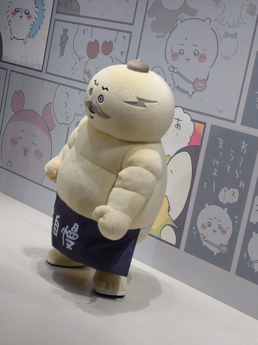 Na_me_n's tweet photo. ちいかわパークのグリーディング、並び始めたときはセイレーンだったんだけど、並んでるうちに00分を回ったから入れ替えが起きて島次郎が出てきて、その瞬間にケンティーが出てきたんか？ってくらい女性の大悲鳴が上がっててヤバかった　たくさんの女が島次郎に喜びすぎ https://t.co/PItnJXfkEH