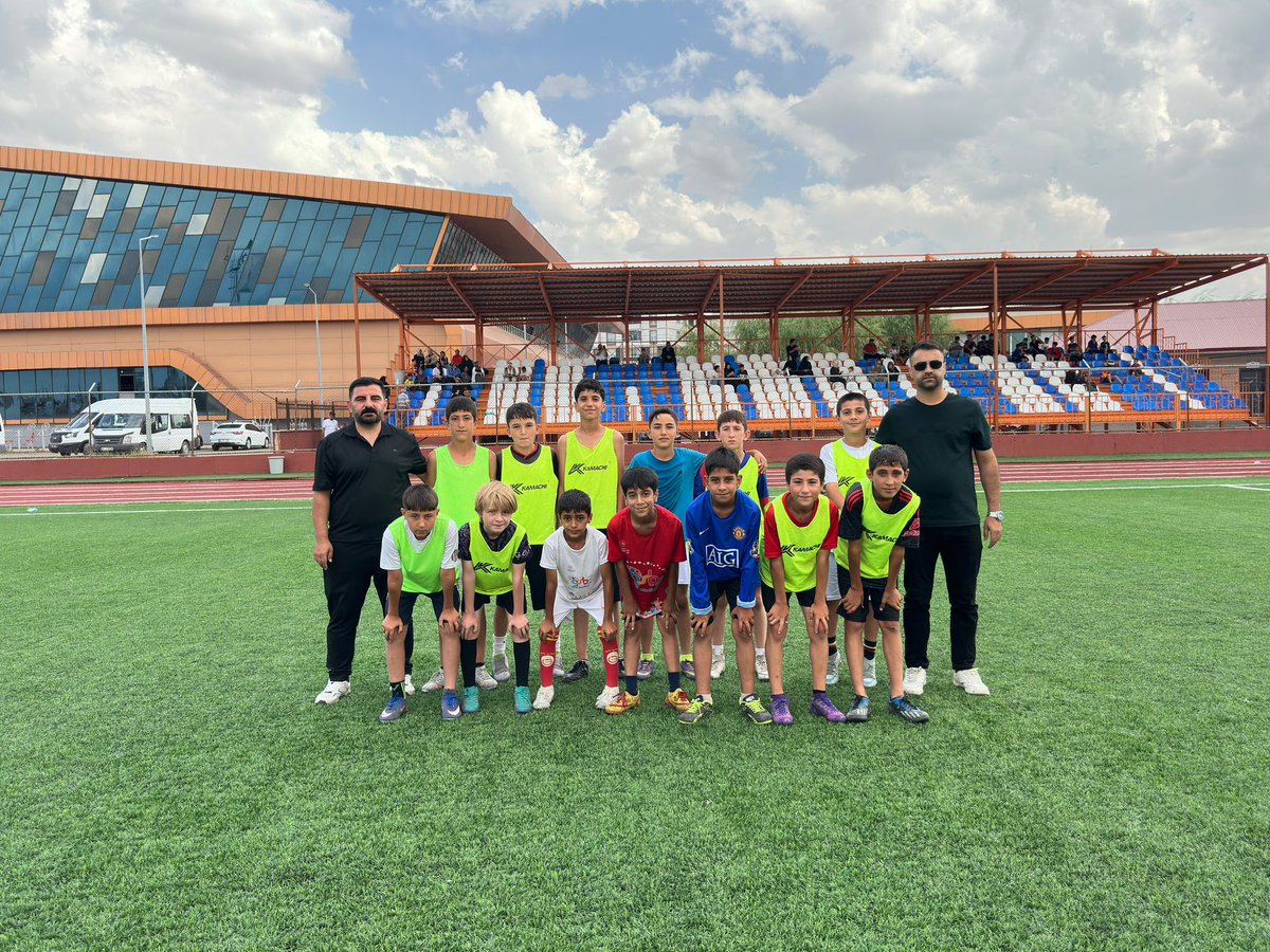 PatnosGM's tweet photo. Patnos Gençlik ve Spor İlçe Müdürlüğümüz tarafından Ağrı da yapılan AGAH 1. Minikler futbol şenliğine futbol takımımızla katılım sağladık. 

@oa_bak @gencliksporbak https://t.co/5xL8G5UiRk