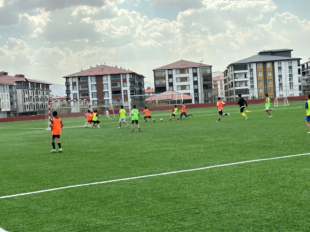 PatnosGM's tweet photo. Patnos Gençlik ve Spor İlçe Müdürlüğümüz tarafından Ağrı da yapılan AGAH 1. Minikler futbol şenliğine futbol takımımızla katılım sağladık. 

@oa_bak @gencliksporbak https://t.co/5xL8G5UiRk