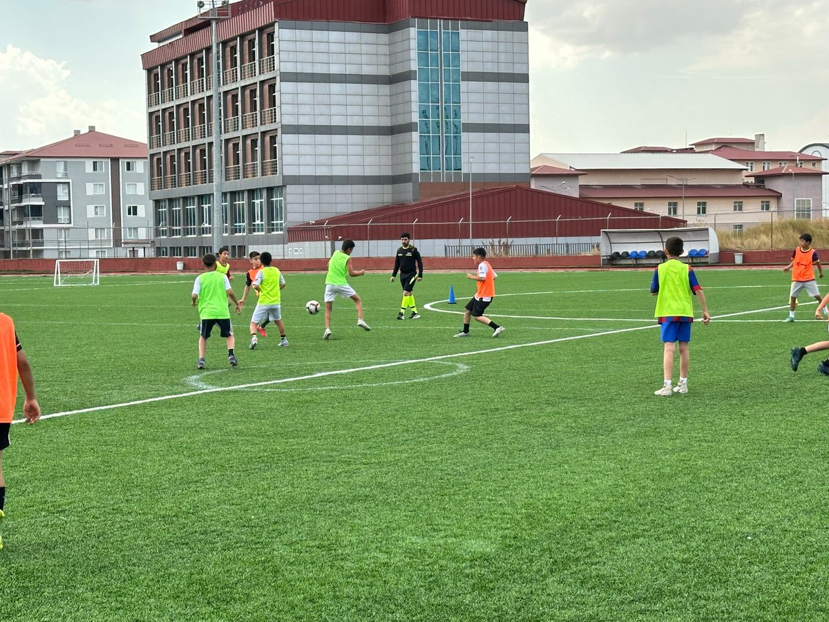 PatnosGM's tweet photo. Patnos Gençlik ve Spor İlçe Müdürlüğümüz tarafından Ağrı da yapılan AGAH 1. Minikler futbol şenliğine futbol takımımızla katılım sağladık. 

@oa_bak @gencliksporbak https://t.co/5xL8G5UiRk