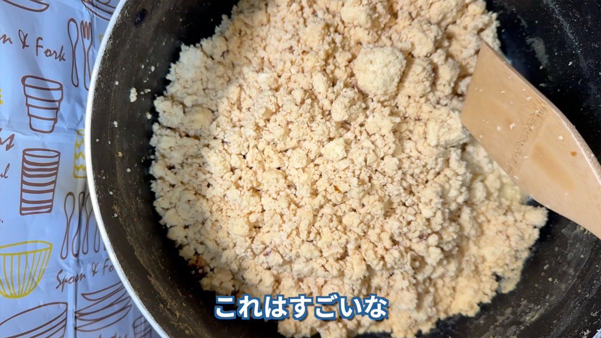tetsuto_w's tweet photo. 【YouTube】普通の牛乳よりはるかに栄養豊富ながら、法律の問題により販売できない「牛の初乳」。大量に廃棄されているというこの初乳を使って「蘇」を作り、それをさらに「カマンベールチーズ」にしてみました。オトナの自由研究の結果はいかに！？ https://t.co/YvyKs9f9B5