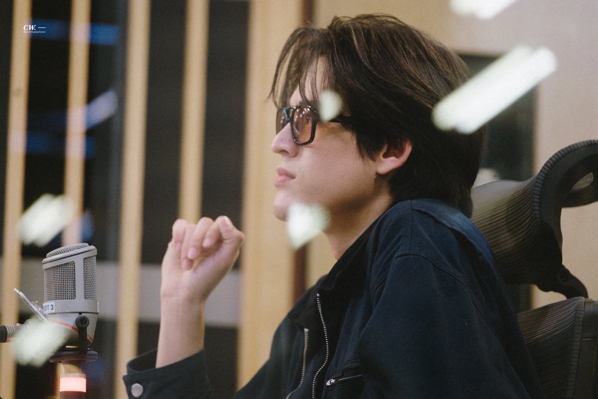 promisedamoon's tweet photo. กวินโคตรหล่อเลย ㅠㅠㅠㅠㅠㅠㅠㅠ

#GawinCaskey @gawincaskey 
#Flex1045xGAWIN_GoneAway https://t.co/hBynhjgRM6