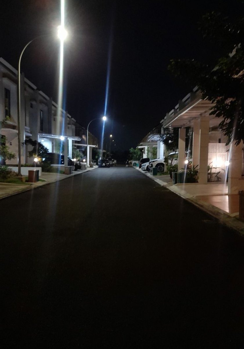 bingungtrs_'s tweet photo. kira-kira 2 tahun lalu lewatin cluster elite dalem hati kayak "bisa gak ya beli rumah disini" sambil berkhayal banyak gitu

dan tahun ini ternyata alhamduliillah banget, bisa lewat lagi https://t.co/iAZz0BH4GZ