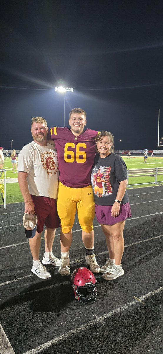 momsoky's tweet photo. Senior year 2027 @BertramEthan66 💕 https://t.co/zOnJDqyORx