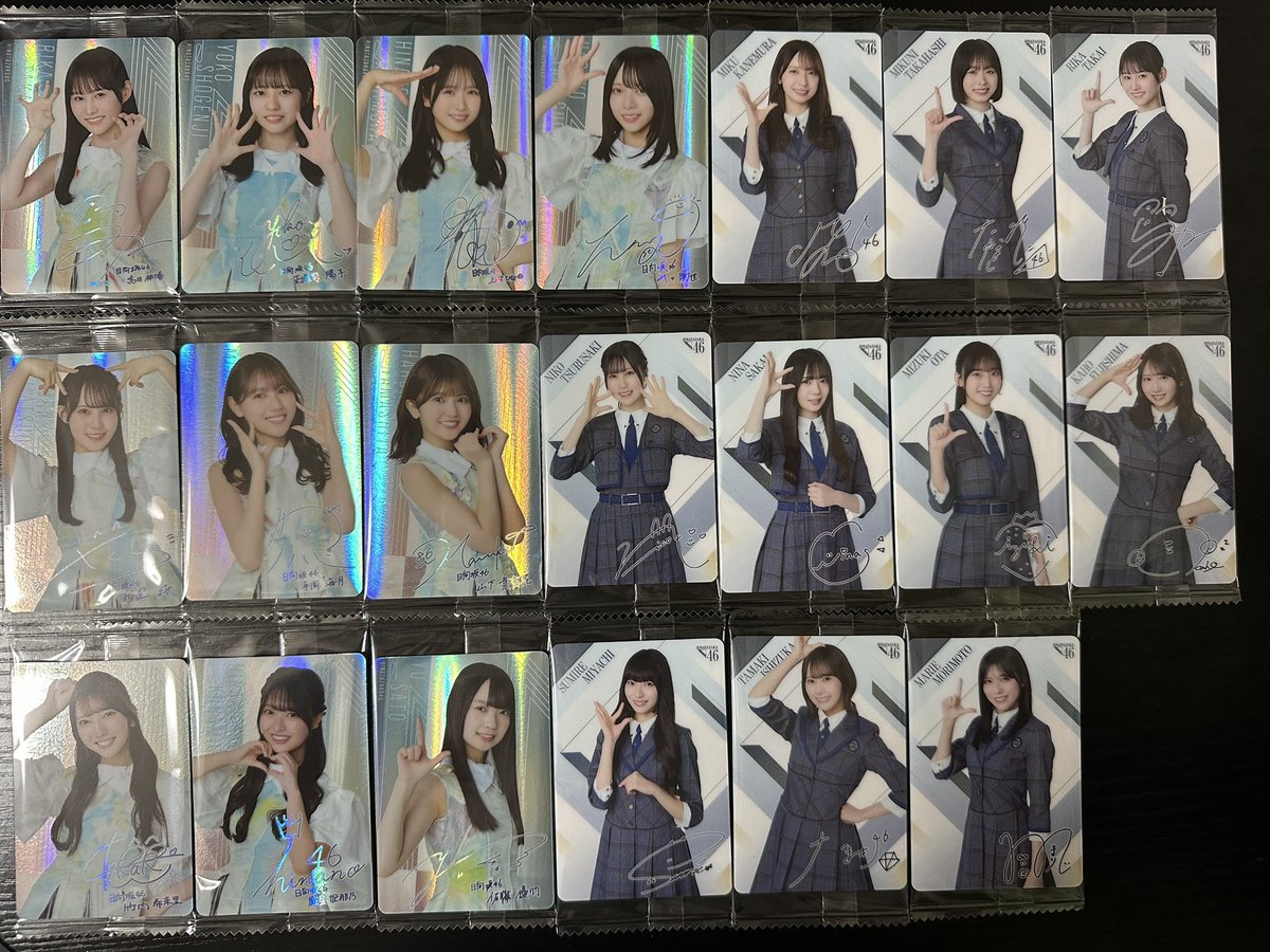 ponta_tic's tweet photo. さとうゆのレア自引きできた！
箱買いだときっちり10:10で入ってるのかな。
メンバーも被らないように入ってるのかと思ったけどりかたんだけNR両方入ってたからそこはたまたまバラけただけかしら。 https://t.co/WzUPayjuSf