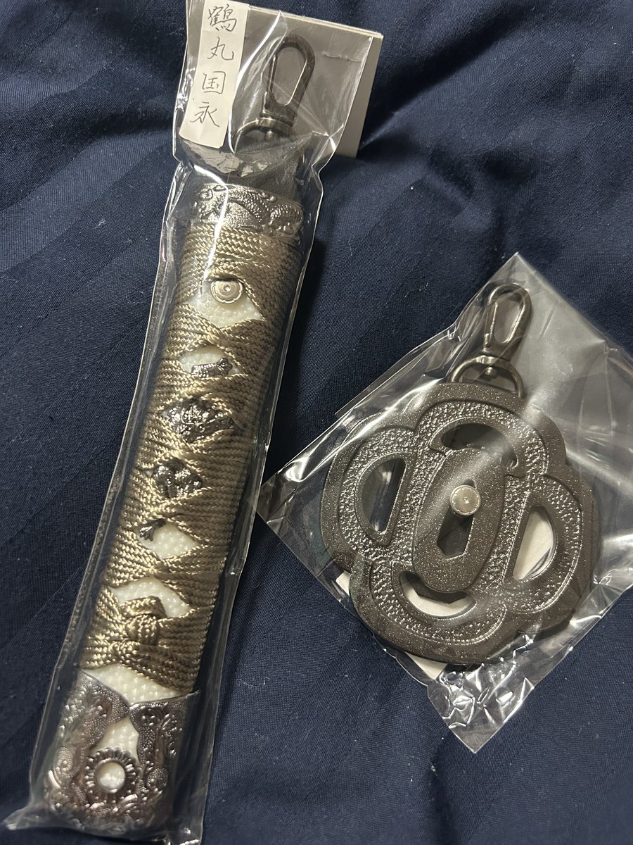 4696kitten's tweet photo. これはもうご縁だ！！！ということで買ってしまいました癖強バッグチャーム2つ🕊️🤍 https://t.co/bsI3Gm4F7Z
