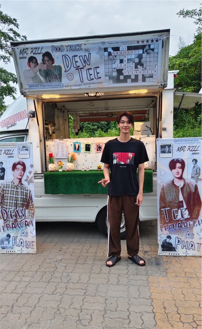 teeeeradech's tweet photo. DEW IS SO CUTE 😭😭😭😭😭😭😭😭😭😭 https://t.co/civna0yUiY