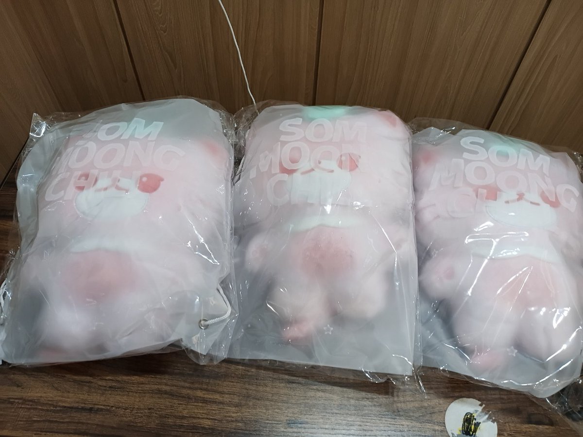 kimhyunaimmy's tweet photo. มีน้อง 30 CM จำนวน 4 ตัว น้อง 10 CM จำนวน 1 ตัว รอบหิ้วงับ ถึงไทยแล้ว รอถึงบ้านป้าเอมคนนิ เดี๋ยวมาลงขายอีกทีนะงับ ใครตามหาอยู่รอๆๆ 🍑💖 https://t.co/C9esTHPX70