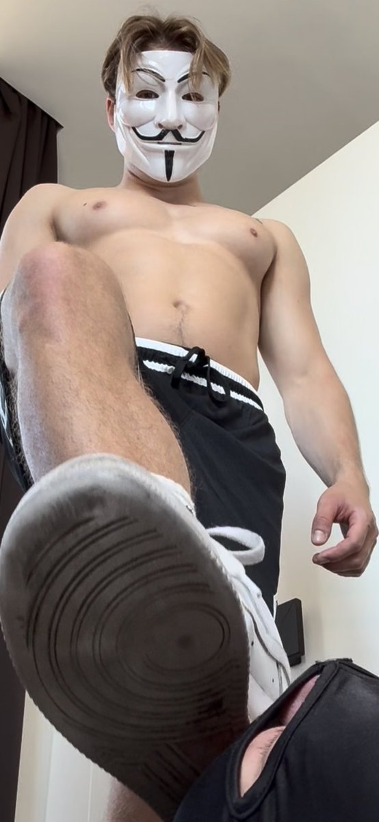 FootMasterDark2's tweet photo. This is the natural order of things.
I submit you and you suffer. 
I humiliate you underfoot, you thank and worship them. 
I enjoy it and you tribute

Questo è l'ordine naturale delle cose: io ti sottometto e tu soffri. 
Io ti umilio calpestandoti, tu mi ringrazi e mi veneri. 
Io godo e tu tributi. 

#gayfeet #malefeet #footmaster #fooslave #footworship