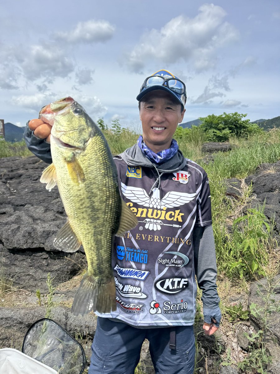 kenjiro_maeda's tweet photo. JBマスターズ第3戦 シマノCUP 🗻河口湖❗️
ワカサギの群れをフィーディングするタイミングに合わせて🎣ハンクルフライをアプローチ✨初日2306g、2日目1222g🐟総合15位でフィニッシュとなりました。
#TIEMCO
#fenwick
#SightMaster
#Foxfire
#河口湖
@tiemcobassfishing
@foxfire_jp https://t.co/Jy850va6gU