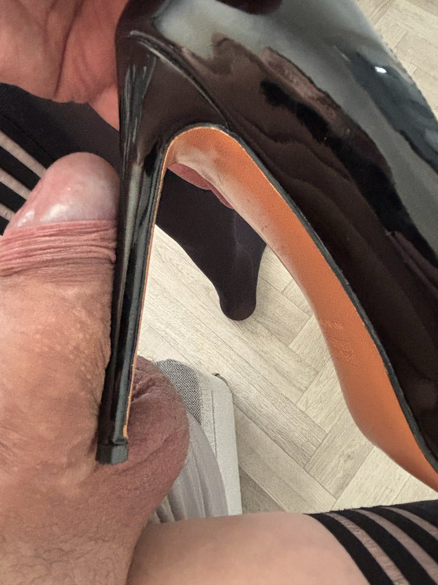 ScottishSissyy's tweet photo. Mistress has me out of my cage today. I was 6.5” before she  caged me. Now 4 years later not even close to my 5” high heel. I’m caged as I couldn’t last 20 seconds without  cumming and had to lick her to orgasm every time so she took away my erections and is making me smaller. https://t.co/cUQ7L1mlHW