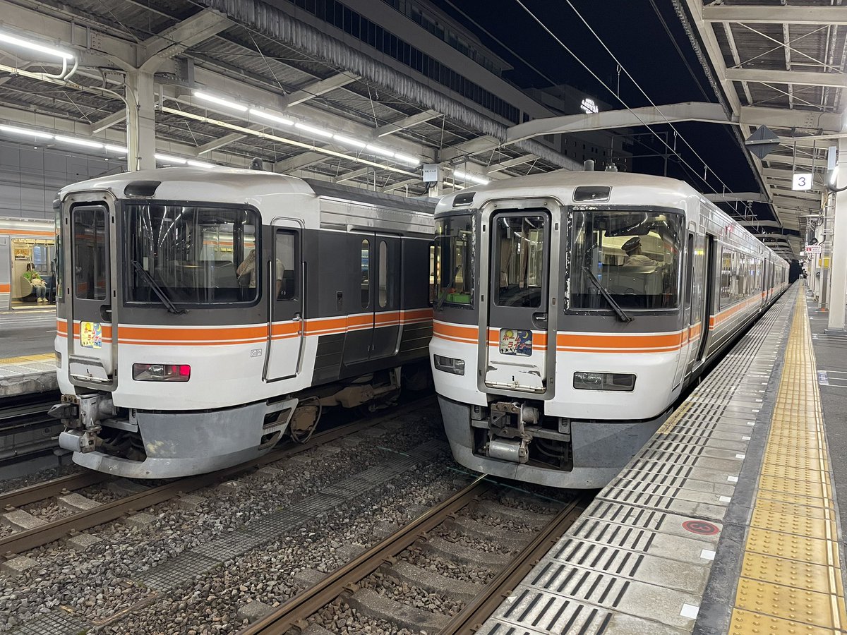 yurutetsu109's tweet photo. 373系、HM点灯／消灯

再生産でTOMIXから3連が出ますね〜(決して買うとは言ってません🙃) https://t.co/1NJEmcHkW5