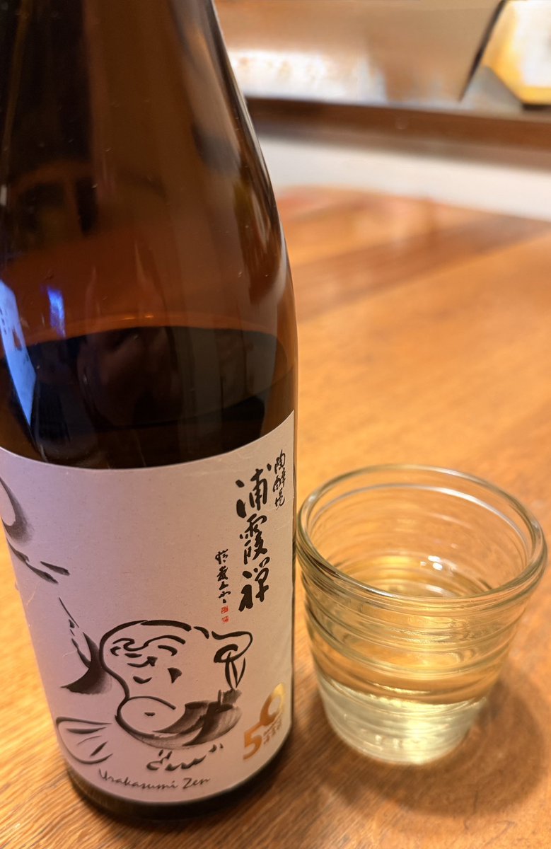hasu__ra's tweet photo. 床下にあったコレを勝手に飲んでます。こんな時間なのに家族皆寝てしまう。みんな飲まないんです。 https://t.co/ApHbNQL7O6