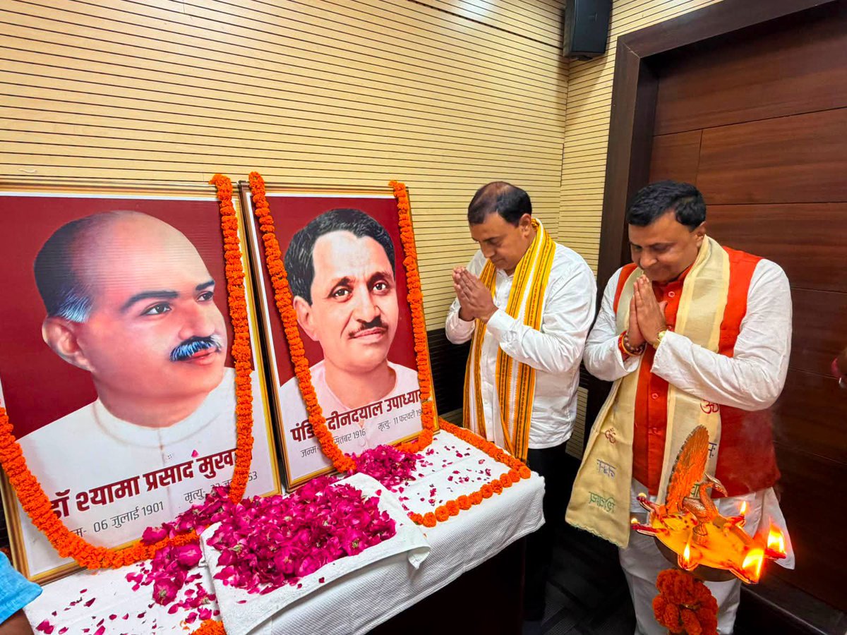 bjpvnsmahanagar's tweet photo. आज सर्किट हाउस में काशी क्षेत्र के प्रभारी आदरणीय रमेश सिंह जी भाईसाहब  ने संगठनात्मक सोलह जिला के जिलाध्यक्ष, जिला प्रभारी तथा क्षेत्र व जिला के पदाधिकारियों व जनप्रतिनीधि  परिचयात्मक बैठक ली।आदरणीय क्षेत्र अध्यक्ष श्री अशोक चौरसिया जी आपेक्षित श्रेणी के साथ उपस्थित रहे। https://t.co/PUQQOWaSn3