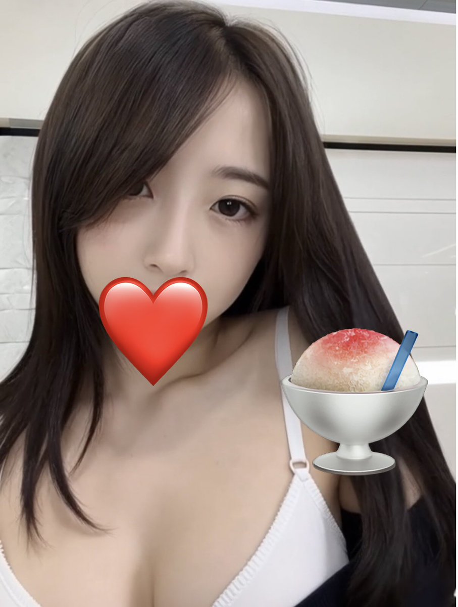 tmomoko125's tweet photo. お風呂上がりにアイス頂いています🍨
明日も雨降るのかな
#暇人女子
#彼氏いないです https://t.co/40qxyVcsWf