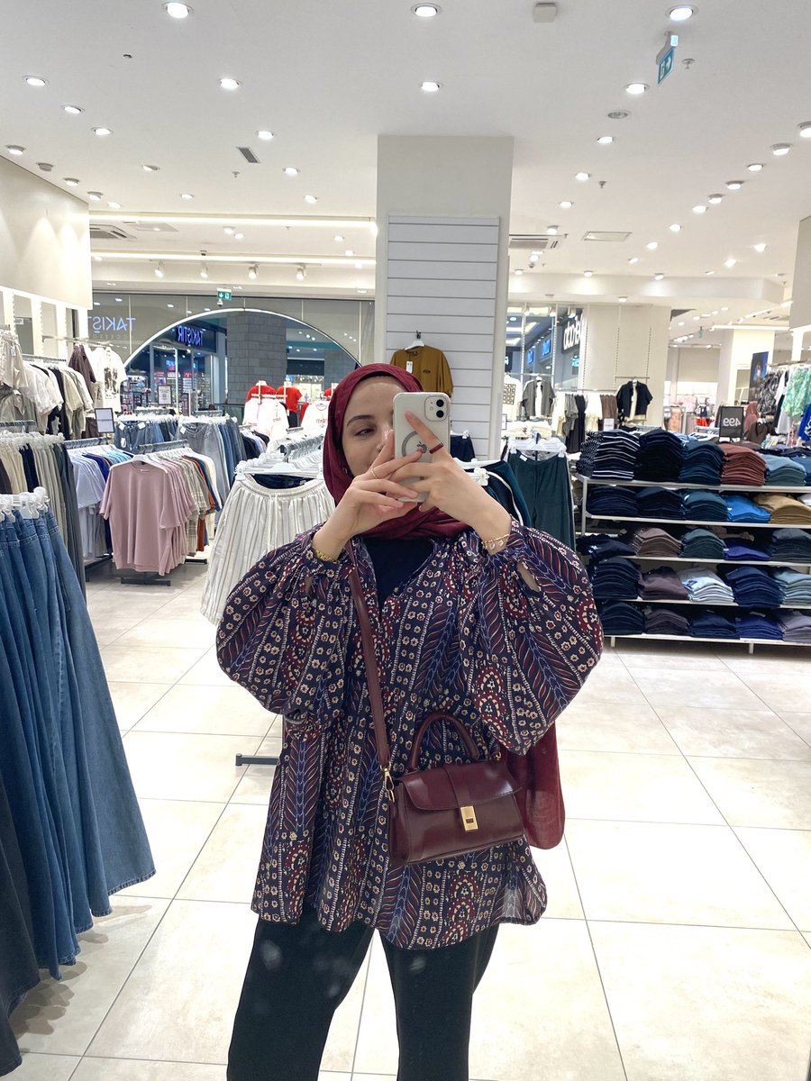 semraemrak's tweet photo. ayna gördün outfit check https://t.co/HF3oewYpez