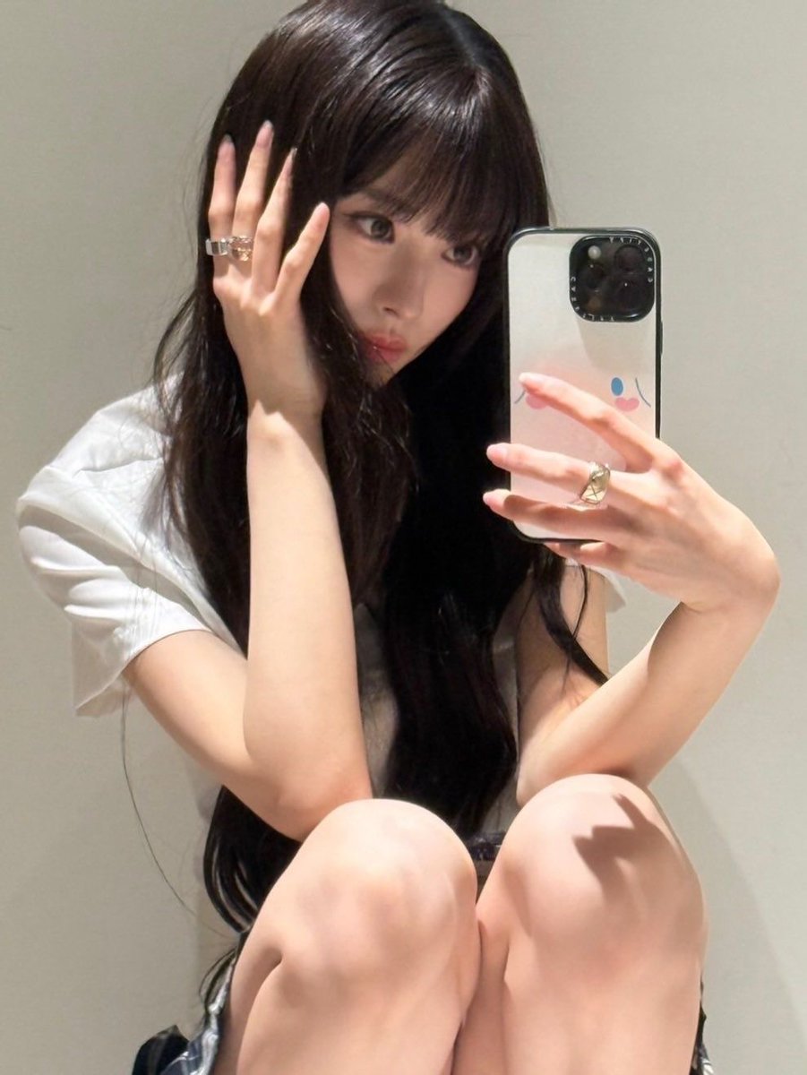 annarated's tweet photo. i miss anna’s mirror selfie 🫠 https://t.co/x8vtQi47GY