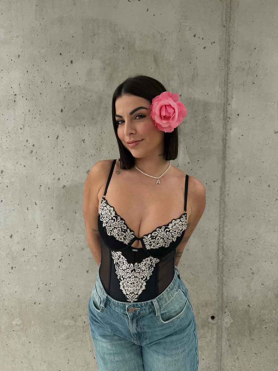 ananiclsfahe's tweet photo. Cerrando las fiestas de primavera 🌸

Este body que tanto os ha gustado es de , con un vaquerito la verdad que ha quedado monísimo ❤️ https://t.co/jppVghk9Q7