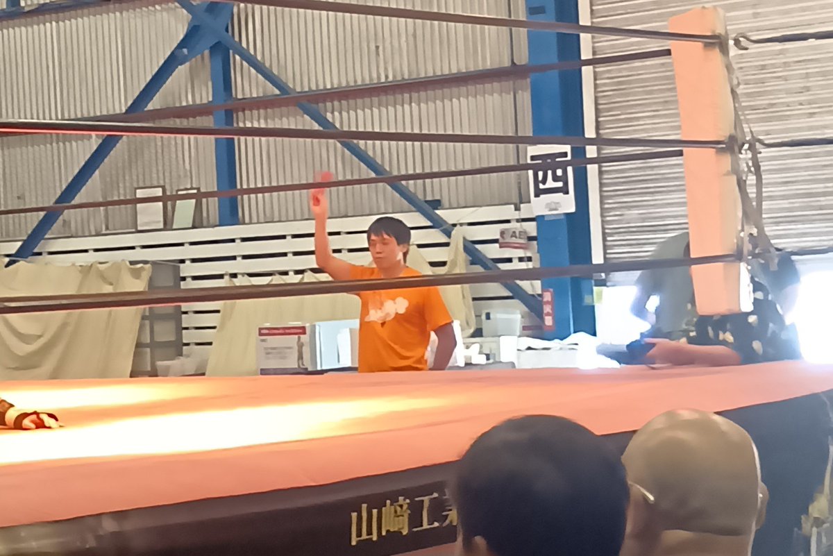 Spxpro4126's tweet photo. 2AWビアガーデンプロレス観戦⑥
【ドリンキングエニウェアフォールルール
旭志織選手、ドリンキングタイム、教育的な指導のタイミングは絶妙で姿勢もいい！！
#2AW
#2AWビアガーデン
#旭志織 https://t.co/AArruUc1W1