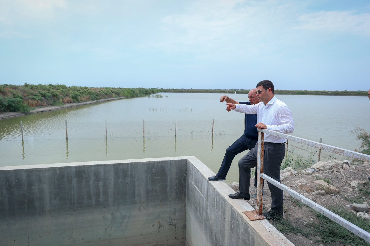 MammadovOrkh's tweet photo. Mikro, kiçik və orta bizneslər regionların iqtisadi fəallığına töhfə verməkdə davam edir.📍Kürdəmirə səfərimiz çərçivəsində 'Finco' MMC-nin nar bağında olduq. Sahibkarla yerli istehsalın genişləndirilməsi və inkişaf planlarını müzakirə etdik. https://t.co/ZHugqCYHGu
