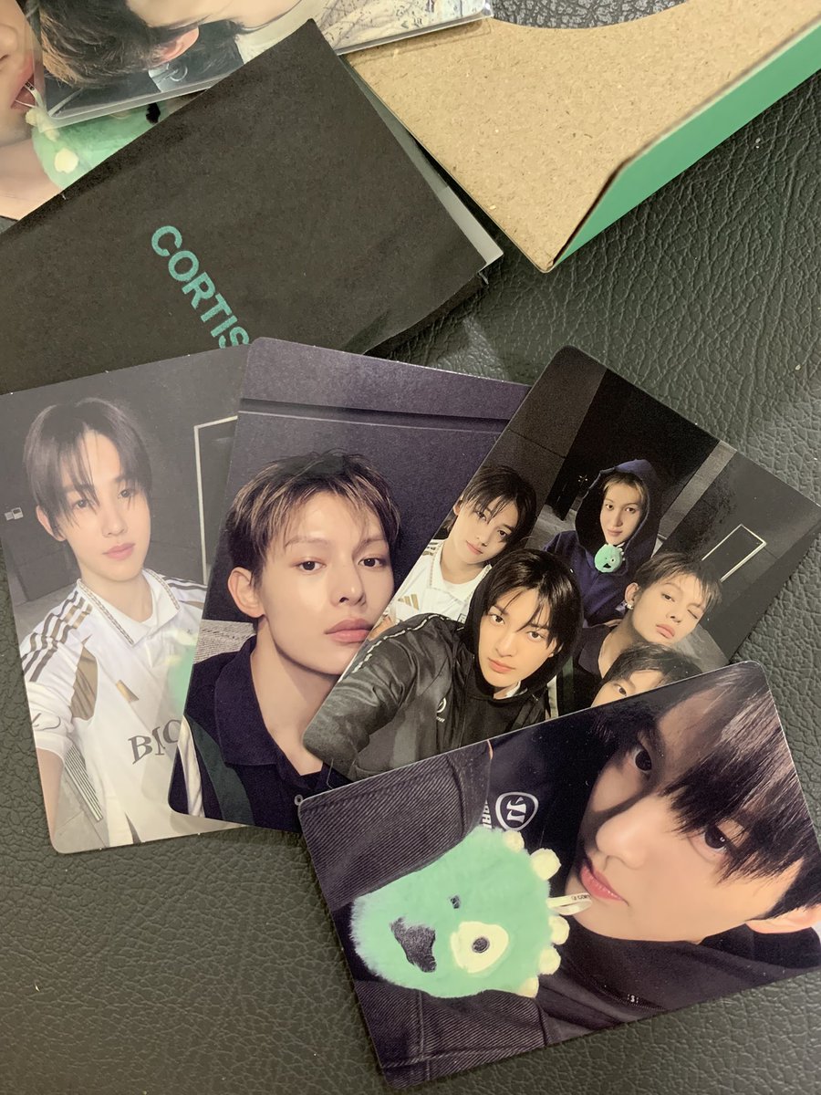 martinibluejito's tweet photo. เตือนภัยของปลอม โกง นะคับ🚨🚨
((ไม่มีครัยโง่เท่ากรุแล้ว))ใครซื้อไรก็เช็คดีๆนะคะ อันนี้ในแอพส้มก็ปลอมแบบเห็นได้ชัด ยังจะทำเป็นมีการ์ดแถม การ์ดโคตรของโคตรปลอมจับแล้วรู้เลย สียิ่งไม่ใช่ ดูสภาพซองใส่การ์ดครือ555555555 กรุแค้น (เหมือนจะร้านจากจีน)😭😭😭😭😭😭 #ตลาดนัดcortis https://t.co/dWyXJqIjUC
