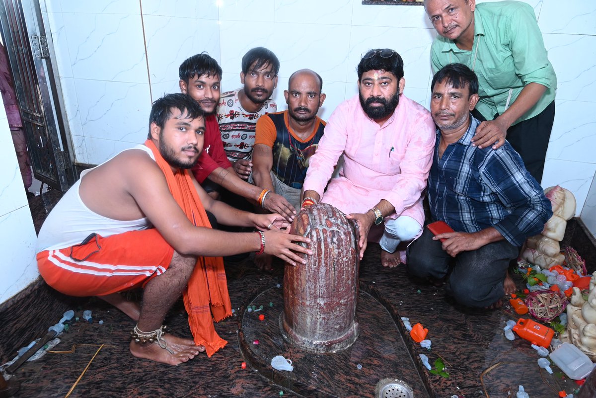 Lakshmirajbjp's tweet photo. 🔱 जय शिव शंकर, हर हर महादेव! 🔱
श्रावण मास के पावन अवसर पर विधानसभा अंतर्गत ग्राम #सुबरा स्थित प्राचीन शिव मंदिर में भगवान भोलेनाथ का जलाभिषेक एवं विधिवत पूजन-दर्शन कर उनका आशीर्वाद प्राप्त किया।
#Bholenath #Sawan #Shravan #HarHarMahadev #Subra #KawadYatra #AvsaneshwarMandir https://t.co/DTfG4CIWiv