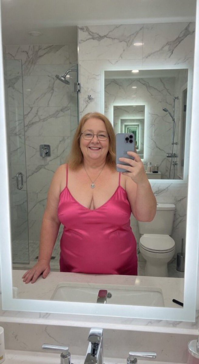 SunshineRae9's tweet photo. 66yo flirty woman here. Are you interested? https://t.co/2l4XIwtt8F