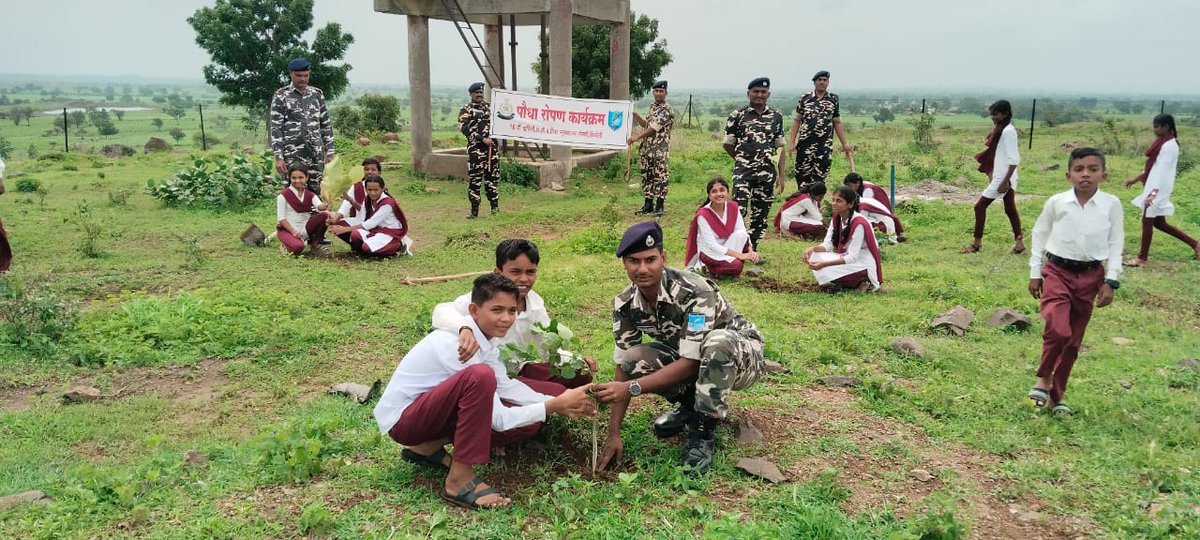 16BNSSB's tweet photo. दिनांक 10.08.2026 को 16वीं वाहिनी, SSB, जमुई की ‘ए’ समवाय परासी एवं प्रशासनिक मुख्यालय येल्की द्वारा कमांडेंट श्री अनिल कुमार पठानिया के निर्देशानुसार 565 पौधों का रोपण किया गया। अभियान में 12 ग्रामीणजन, 06 शिक्षक, 45 स्कूली बच्चे एवं 22 SSB कार्मिकों ने सक्रिय सहभागिता की। https://t.co/rq83SuvnEc