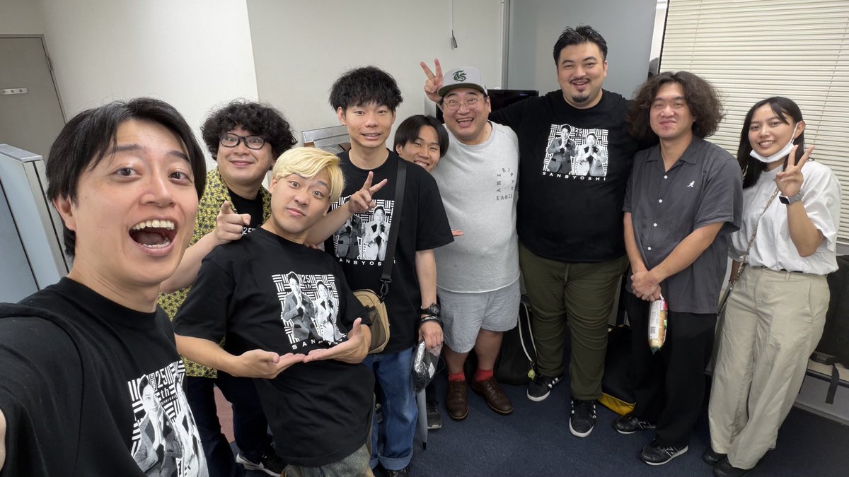 takakuraRyo's tweet photo. #漫詣 アフタートーク終わり！！！
喋った喋った！！！いやー良かった。
今回の単独に向けて
25年振り返ってみたけど
三拍子、面白いわ！！！
その全貌は配信で。
ありがとうございました！！
先に出ちゃった方や、各所で動いてくれた方も他にも沢山いますが
今日を乗り越えた最高のメンバーと📸 https://t.co/uXAMu4tR2M