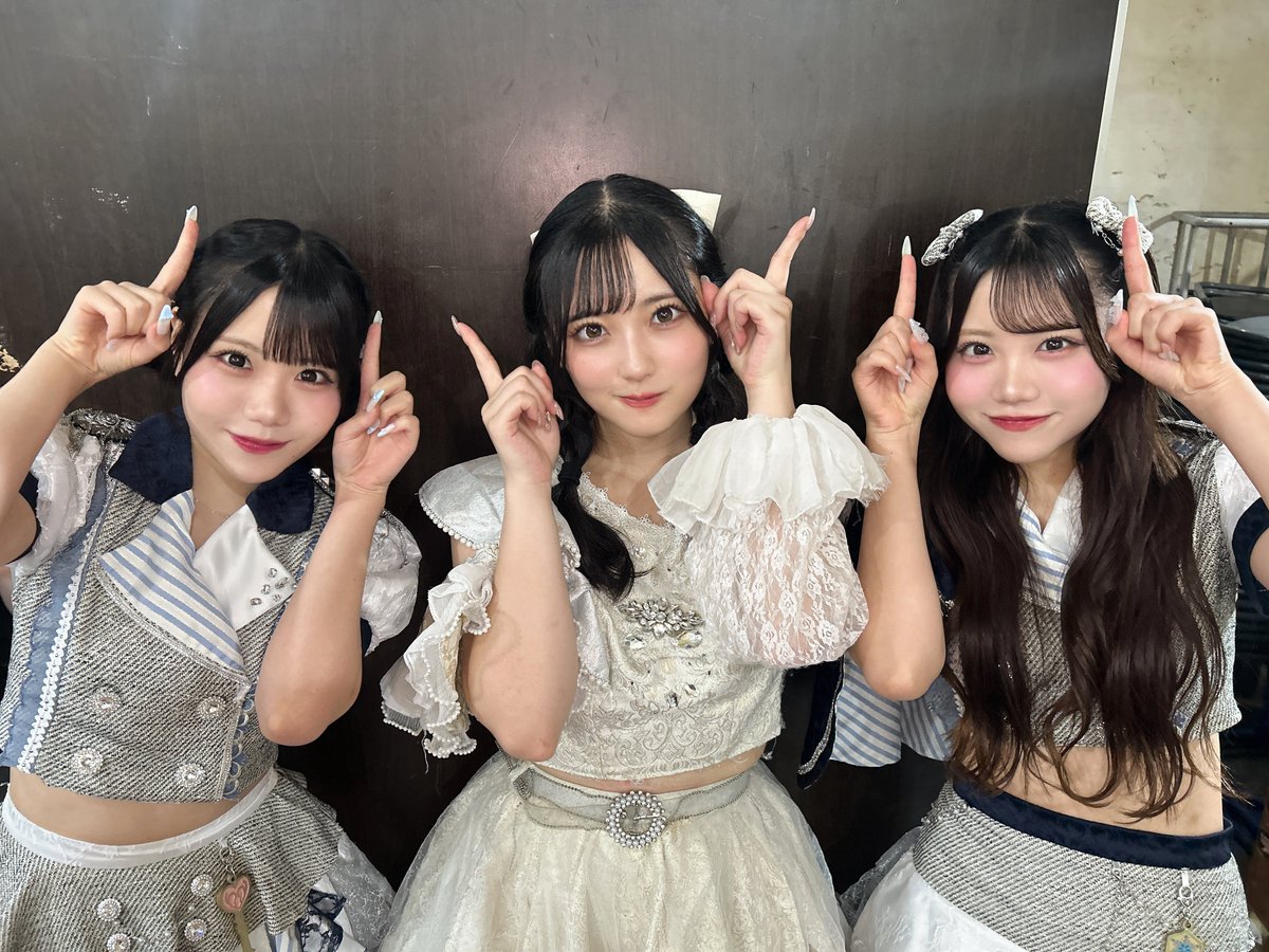 mementoa_sumi's tweet photo. KissBeeさんの篠原ののかさん(@s_nono0211 )とお写真撮って頂きました🐝💛
パフォーマンスがとっても素敵でお顔も可愛くて、TikTokもよく見させて頂いてるのでお話できて嬉しかったです🥹♡
またよろしくお願いします🫶🏻🫶🏻 https://t.co/78x3CbON0Y