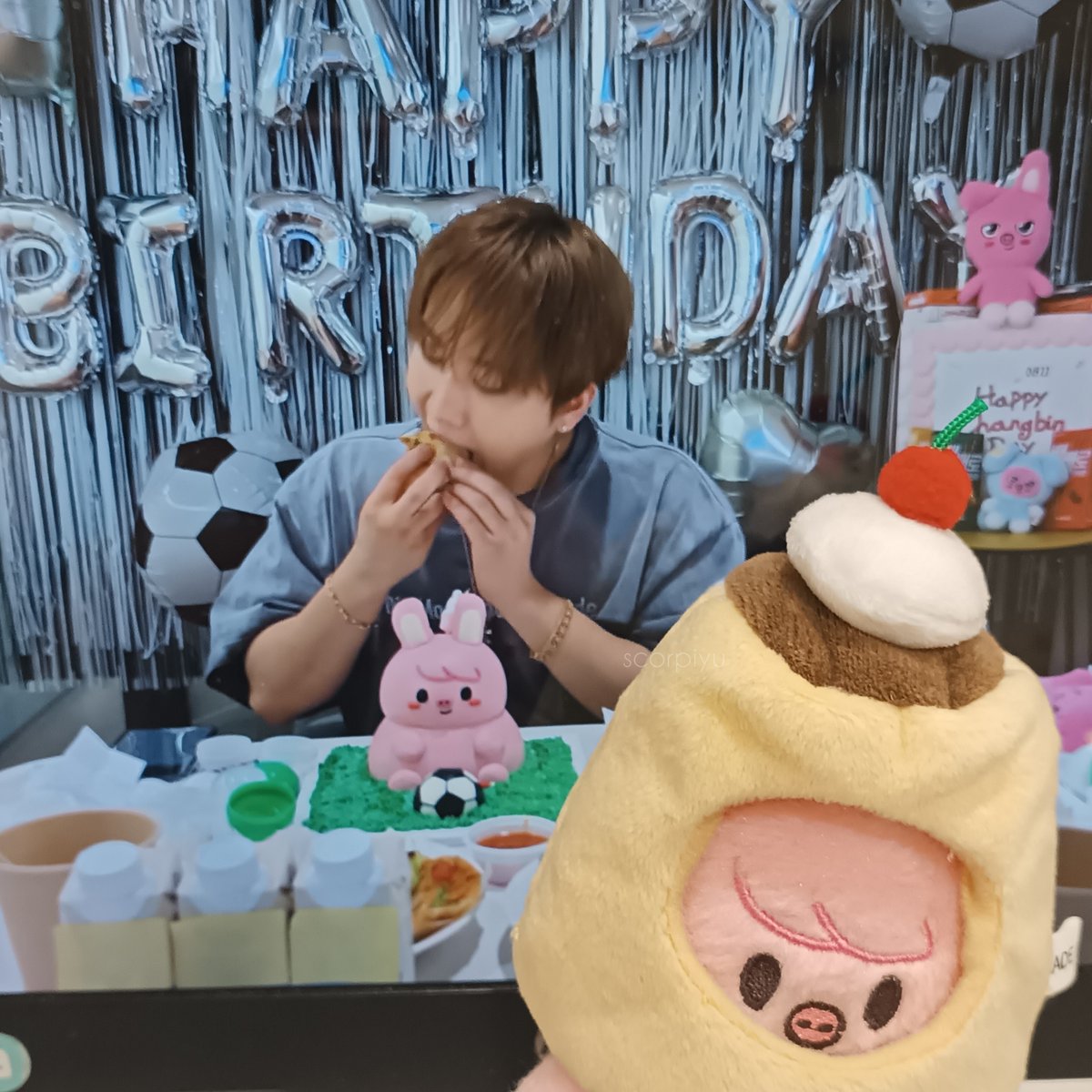 scorpiyu's tweet photo. happi birthday bibin🎂

ALL ORBITS LEAD BACK TO CHANGBIN
#창빈아_오늘도_따룽해 
#OurUltraGeniusChangbin 
#HappyChangbinDay https://t.co/JttpNVgN9h