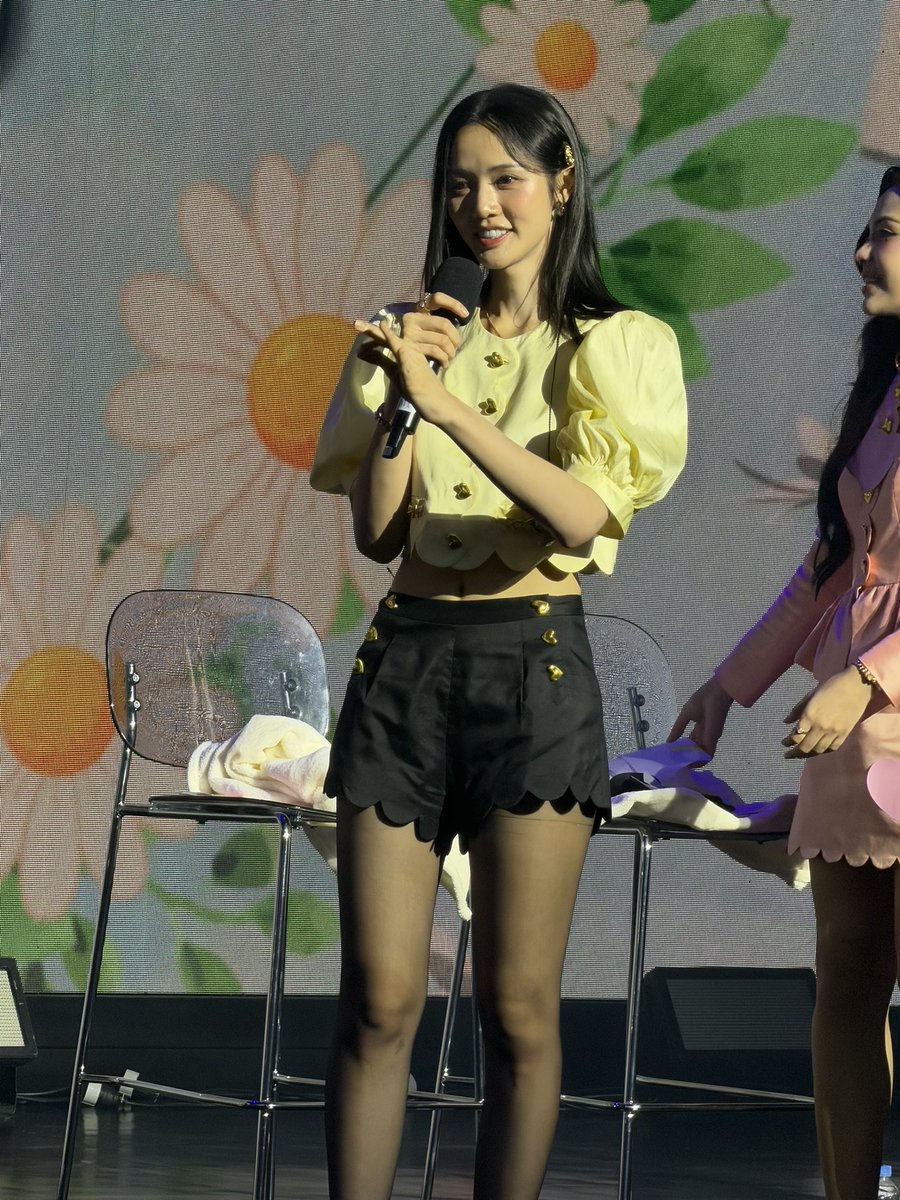 Moo_nat1819's tweet photo. เกือบจะหวานล่ะ แต่ท่ายืนมัน บ่ ดัย 🤣🤣🤣🤣🤣 https://t.co/3eQsDrXv6x