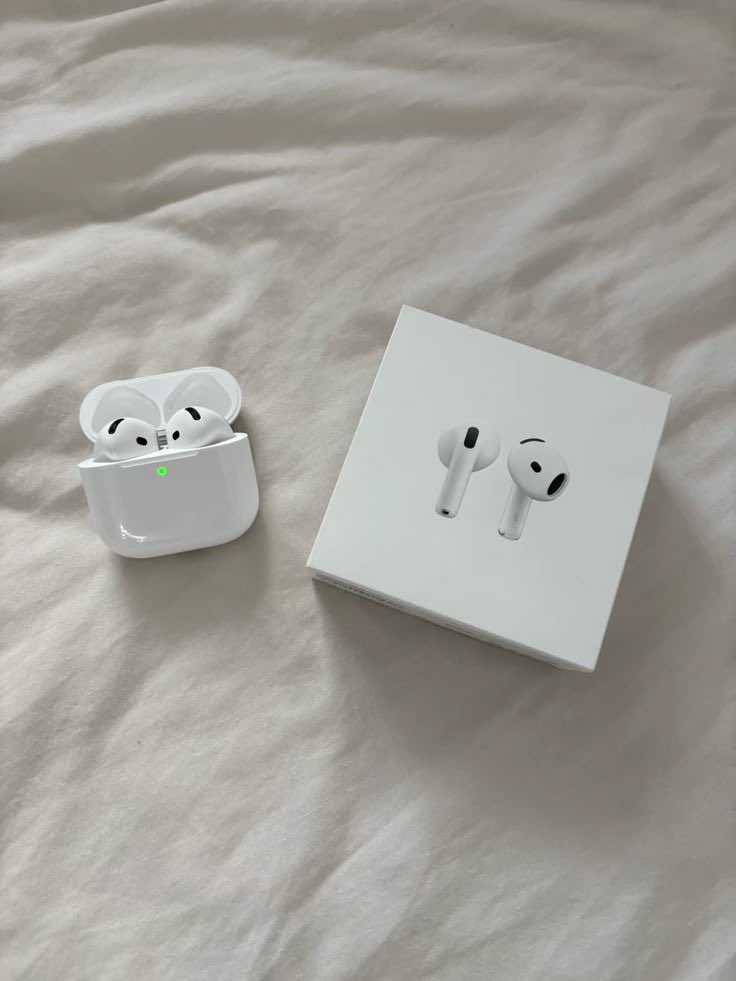 mysunshineTM's tweet photo. AirPods 4 ตัวใหม่ล่าสุดคือยกระดับหูฟังทรง Open-ear ไปอีกขั้น! ดีไซน์ใหม่ปรับให้เข้ากับรูปหู สวมสบายกว่าเดิม ใส่ยาวๆ ไม่เจ็บหู ชิป H2 ตัวแรง เสียงเบสแน่น มิติเสียงกว้างขึ้น โทรคุยชัดเจ๋งด้วยระบบแยกเสียง ตัดเสียงรบกวนรอบข้างได้ดีมาก #Airpods

📍 https://t.co/JEdbtEmJvc https://t.co/pHeOsrXt8T