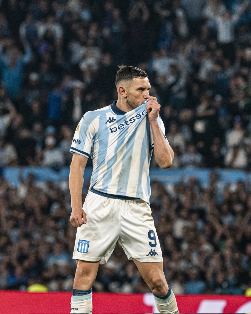 UR_AKD's tweet photo. Hoy en dia podes ser resisitido, y con razon , pero se te banca mas que nadie por lo que nos diste
Pero sin los goles de este tipo Racing pierde mucho y ya se vio durante el primer semestre.
Lamentablemente hoy en Racing no tenes competencia asi que tenes que volver a demostrar https://t.co/pTw4NQDcTs