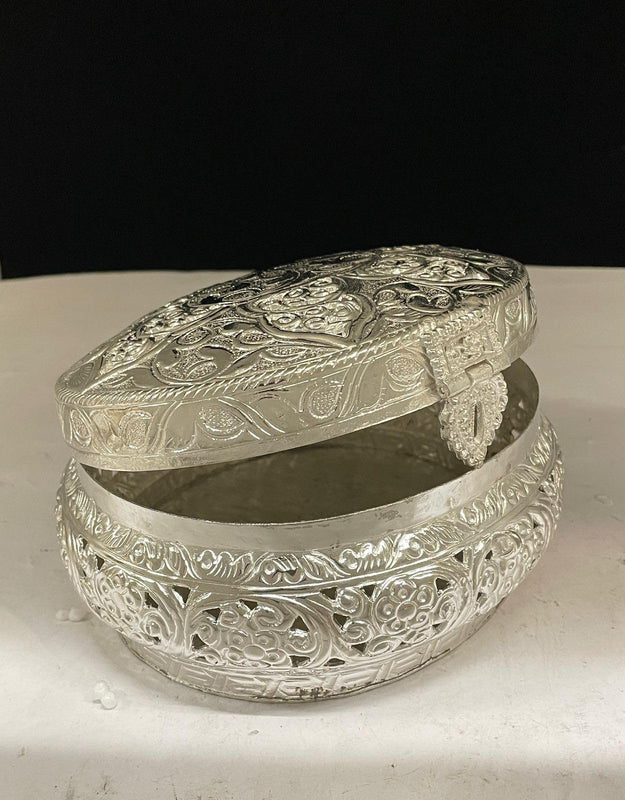 kanika_jain83's tweet photo. 🪔 German Silver Fully Carved Box | Gift Item, Jewelry & Small Item Storage
🌐 Website: https://t.co/tySbDvgphD
🛍️ Etsy: https://t.co/t11Y9YOtoi
📩 DM for bulk orders & custom requirements
#GermanSilver #GermanSilverBox #CarvedBox #JewelryBox #GiftBox #StorageBox #HomeDecor https://t.co/i9TGfFAtFg
