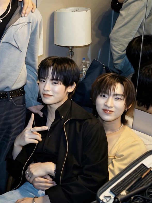 fabianxst's tweet photo. น่ารักกก โดนน้องก้องกอดรวบทั้งตัวเยย ก้หนูป๋อตัวกะเปี๊ยกทิ้สุด ૮˃̵֊˂̵.ა 💘🤏🏻🤏🏻 https://t.co/fzT2ZIQEja