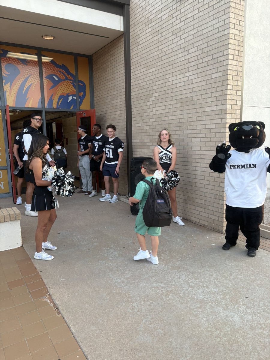 ECISDAthletics's tweet photo. Shoutout to our @MOJO_Football &amp; Cheerleaders for spreading some Mojo Magic this morning! We Are Winning Everywhere! @EctorCountyISD @KeeleySBoyer @MNMarquez10 @Coach_JEllison @VanceWashingto2 https://t.co/eHjFIvhSUi
