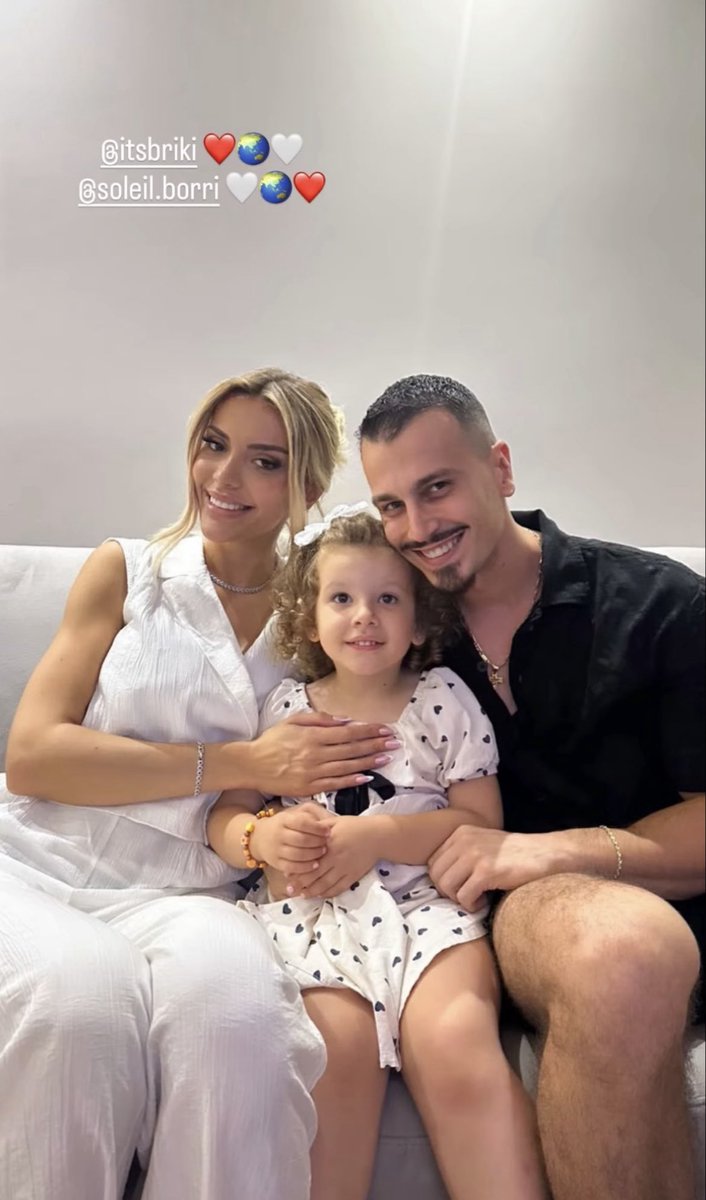 noraamm's tweet photo. Sorry @itsbrikii dhe @MateoBorri1, po në këtë foto vëmendja është tek Soli 🫶( ja u ka zbukuru foton zemra🥺) #briteo https://t.co/3yUYWxpcsd
